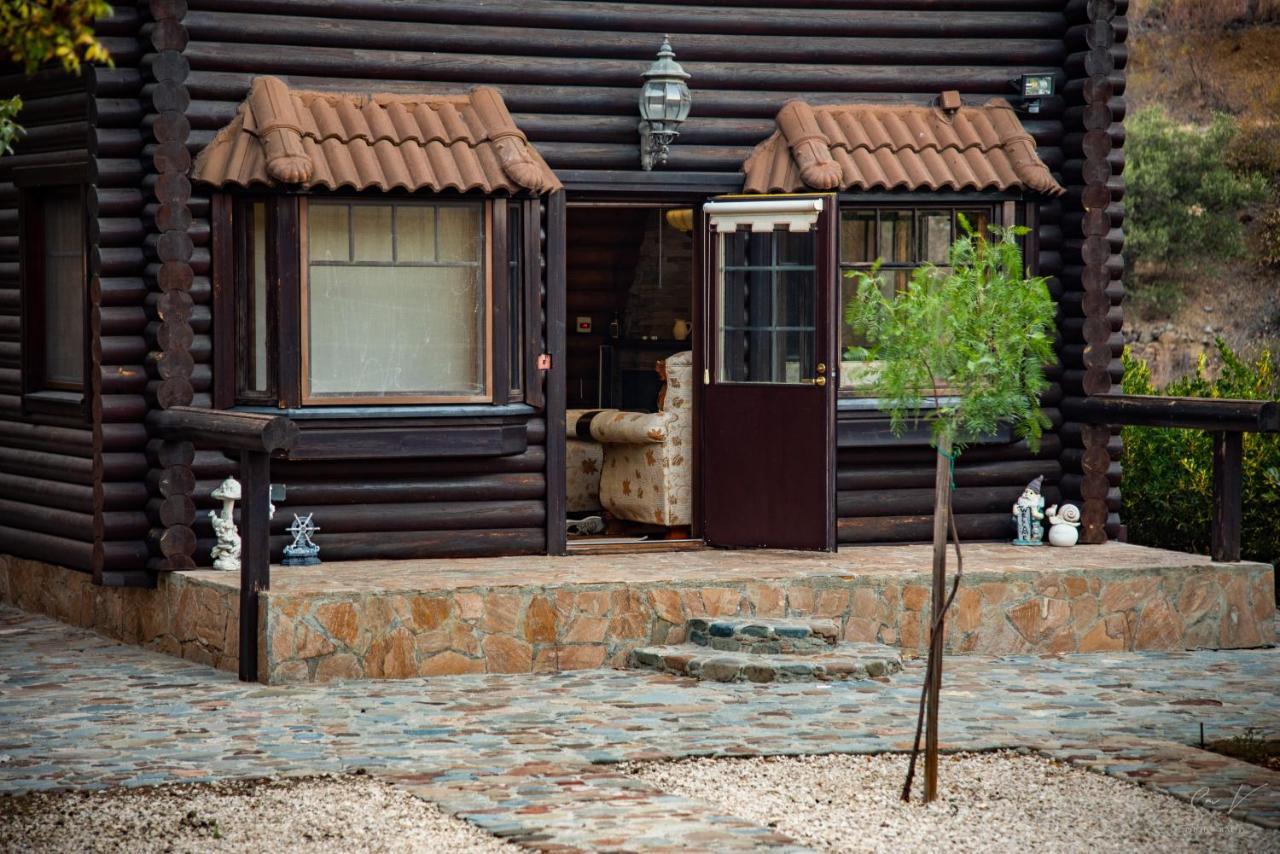 *2 Bdr Log House /Mountains/Queen Bed/Fireplace Gourri Luaran gambar