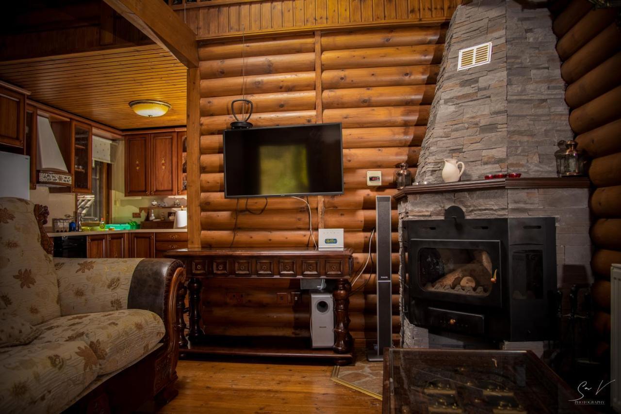 *2 Bdr Log House /Mountains/Queen Bed/Fireplace Gourri Luaran gambar