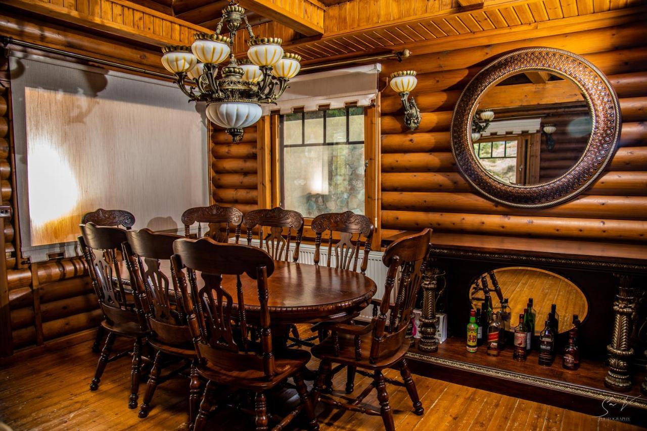 *2 Bdr Log House /Mountains/Queen Bed/Fireplace Gourri Luaran gambar