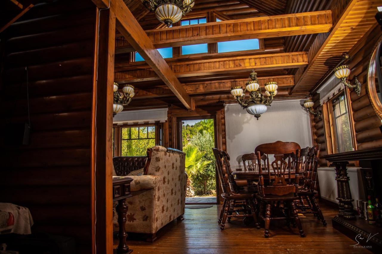 *2 Bdr Log House /Mountains/Queen Bed/Fireplace Gourri Luaran gambar